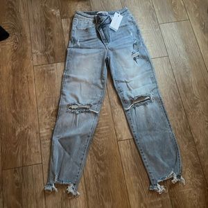 Crossover distressed girlfriend jeans.